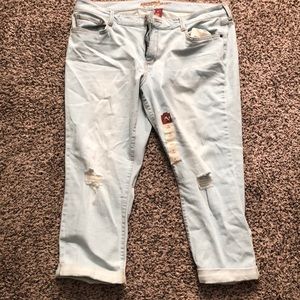 Light Denim Capri Jeans!